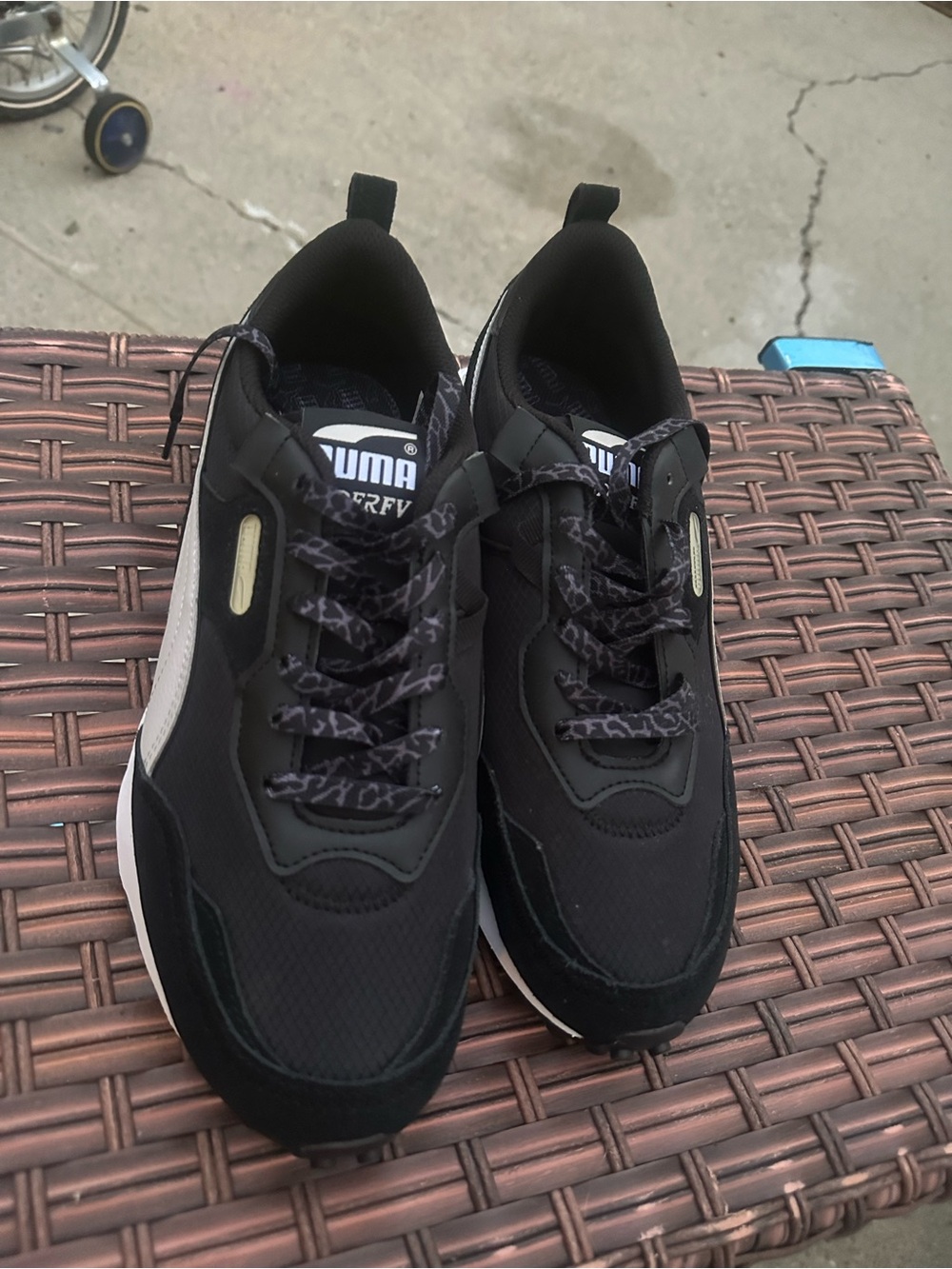 Puma Men's Black and White Low-Top Sneakers